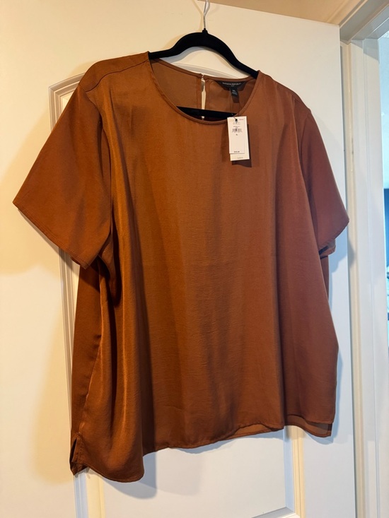 Banana Republic Factory Tops - Banana Republic Factory Short Sleeve Blouse in Chestnut Brown